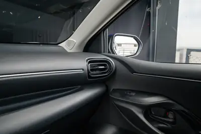 Toyota Yaris 1.5 e-CVT — Citadine hybride économe, quasi neuve avec 50 km au compteur — Miniature 21