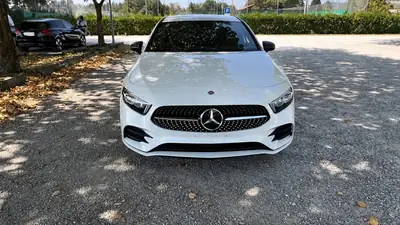 Mercedes-Benz A 200 AMG Line — Compacte premium, 33700 km, design sportif — exterior view