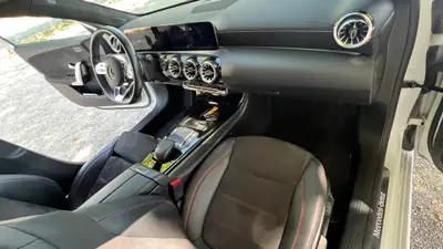 Mercedes-Benz A 200 AMG Line — Compacte premium, 33700 km, design sportif — dashboard
