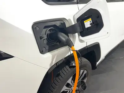 Toyota RAV-4 2.5 Plug-In Hybrid Platinum 2024 — SUV écologique, première main, 21 500 km — Miniatura 11