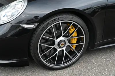 Porsche 911 Turbo S Cabrio PDK — Supercar décapotable, 580 ch, garantie Approved jusqu'à août 2027 — tableau de bord