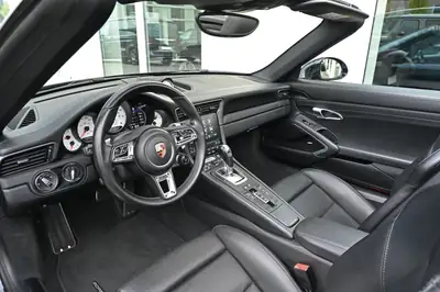 Porsche 911 Turbo S Cabrio PDK — Supercar décapotable, 580 ch, garantie Approved jusqu'à août 2027 — Miniature 12