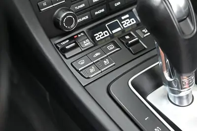 Porsche 911 Turbo S Cabrio PDK — Supercar décapotable, 580 ch, garantie Approved jusqu'à août 2027 — Miniature 16