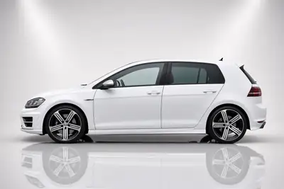 VW Golf 2.0 TSI R 4Motion DSG — 301 ch, berline sportive tout-terrain — côté