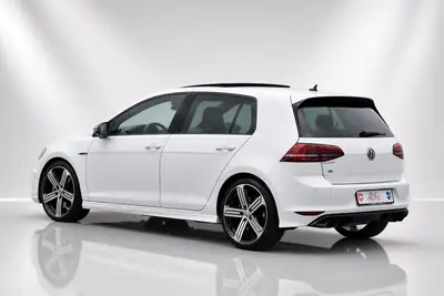 VW Golf 2.0 TSI R 4Motion DSG — 301 ch, berline sportive tout-terrain — arrière