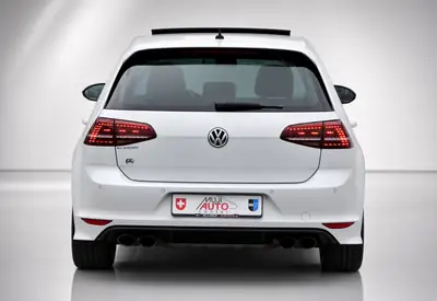 VW Golf 2.0 TSI R 4Motion DSG — 301 ch, berline sportive tout-terrain — intérieur