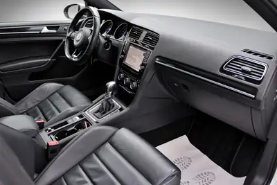 VW Golf 2.0 TSI R 4Motion DSG — 301 ch, berline sportive tout-terrain — Miniature 13