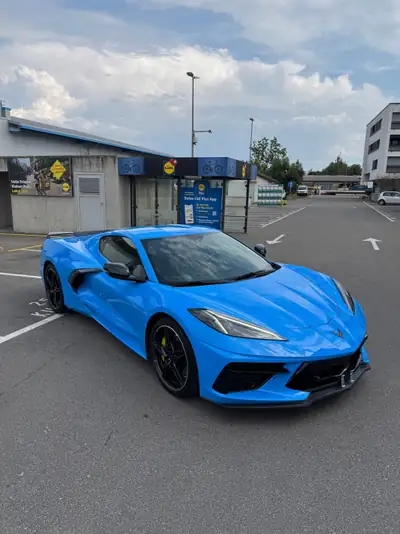 Chevrolet Corvette C8 Stingray 3LT Z51 — Légendaire américaine, 481 ch et pack sport complet — fianco
