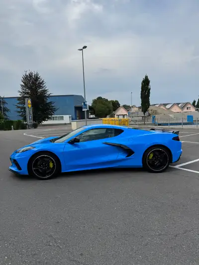 Chevrolet Corvette C8 Stingray 3LT Z51 — Légendaire américaine, 481 ch et pack sport complet — vista posteriore