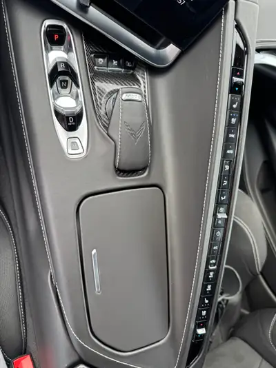 Chevrolet Corvette C8 Stingray 3LT Z51 — Légendaire américaine, 481 ch et pack sport complet — Miniatura 15