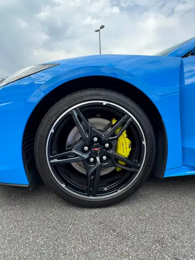Chevrolet Corvette C8 Stingray 3LT Z51 — Légendaire américaine, 481 ch et pack sport complet — Miniatura 17