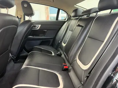 Jaguar XF 3.0 V6 S/C Portfolio AWD — 340 ch, traction intégrale, 86'000 km — Armaturenbrett