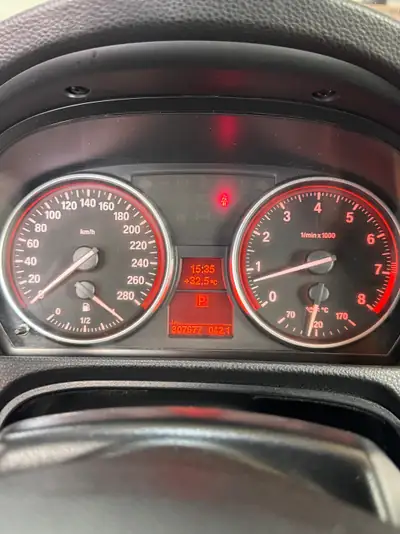 BMW 335i Cabriolet — Sportive découvrable, 306 ch et sans sinistre — detail