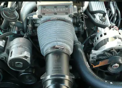 Chevrolet Camaro IROC Z28 1989 — Cabriolet légendaire, moteur V8 performant — detail