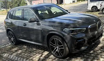 BMW X5 xDrive40d — SUV premium diesel hybride, 48 000 km seulement — side view