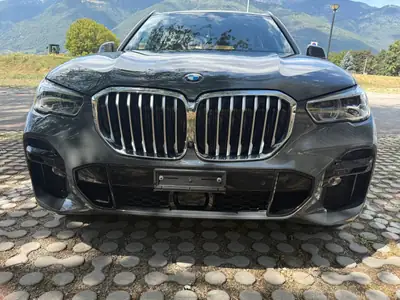 BMW X5 xDrive40d — SUV premium diesel hybride, 48 000 km seulement — rear view
