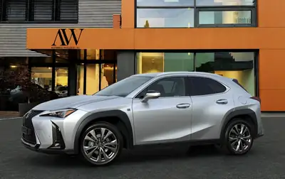 Lexus UX 250h F-Line 2024 — SUV Hybride Compact, Seulement 32'900 km — côté