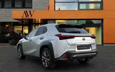 Lexus UX 250h F-Line 2024 — SUV Hybride Compact, Seulement 32'900 km — intérieur