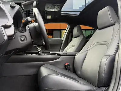 Lexus UX 250h F-Line 2024 — SUV Hybride Compact, Seulement 32'900 km — Miniature 10
