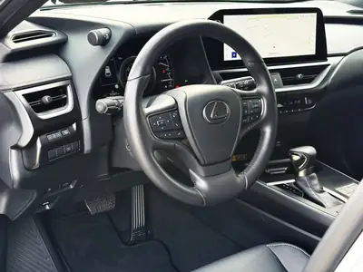 Lexus UX 250h F-Line 2024 — SUV Hybride Compact, Seulement 32'900 km — Miniature 11