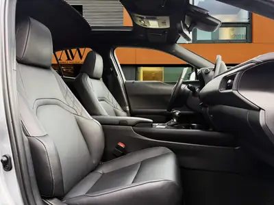 Lexus UX 250h F-Line 2024 — SUV Hybride Compact, Seulement 32'900 km — Miniature 13