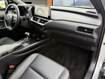 Lexus UX 250h F-Line 2024 — SUV Hybride Compact, Seulement 32'900 km — Miniature 14