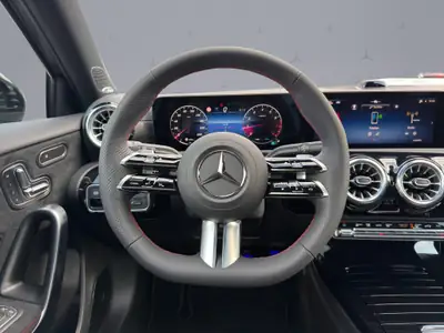 Mercedes-Benz A 250 AMG Line — Berline compacte hybride, 238 ch et transmission sport — Miniature 13