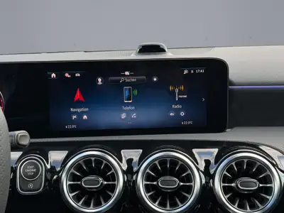 Mercedes-Benz A 250 AMG Line — Berline compacte hybride, 238 ch et transmission sport — Miniature 15