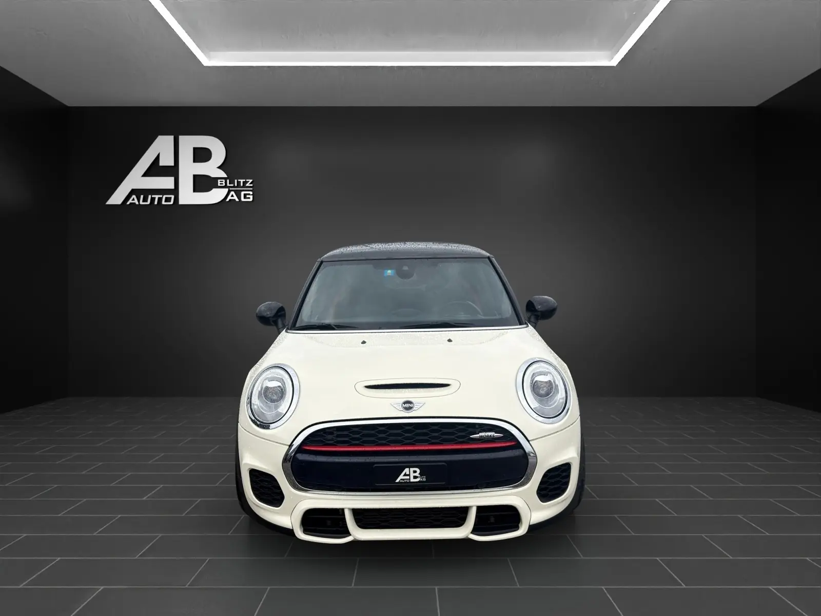 MINI Cooper John Cooper Works Steptronic — 231 ch dynamiques, blanc métallisé, 143000 km