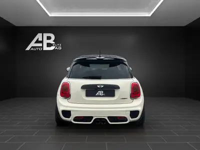 MINI Cooper John Cooper Works Steptronic — 231 ch dynamiques, blanc métallisé, 143000 km — intérieur