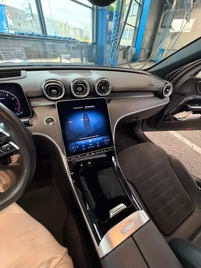 Mercedes-Benz C 200 AMG Line 4Matic — Berline premium hybride légère, 80'000 km — détail