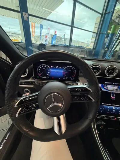 Mercedes-Benz C 200 AMG Line 4Matic — Berline premium hybride légère, 80'000 km — tableau de bord