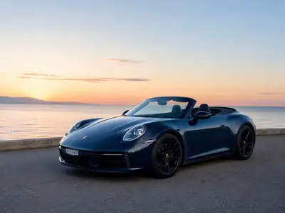 Porsche 911 Carrera 3.0 PDK Cabriolet — Roadster iconique, 49'000 km, certificat Porsche Approved — vue extérieure