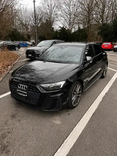 Audi A1 2.0 40 TFSI S Line — Sportivité compacte, 75 000 km, intérieur premium — vue extérieure