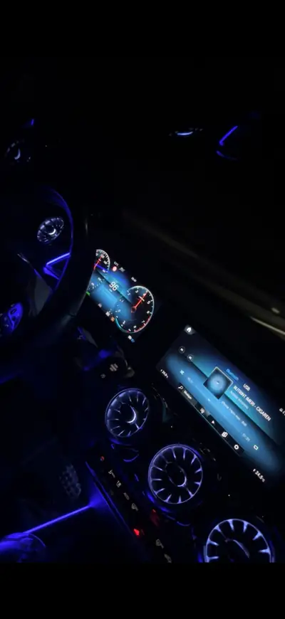 Mercedes-Benz GLB 250 AMG Line — SUV compact 4x4, 224 ch et seulement 51 400 km — côté