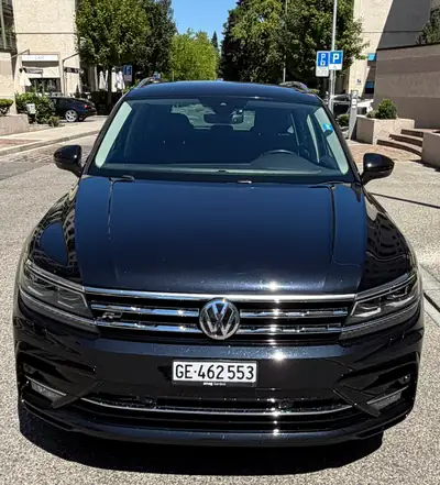 VW Tiguan 4 Motion R-Line 2018 — SUV 4x4 robuste et spacieux, très bon état — interior