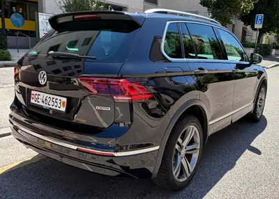VW Tiguan 4 Motion R-Line 2018 — SUV 4x4 robuste et spacieux, très bon état — detail