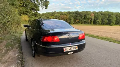 Volkswagen Phaeton 3.0 V6 TDI 4motion — Berline premium allemande, 385'000 km, jantes BBS R20 — Miniature 11