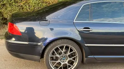 Volkswagen Phaeton 3.0 V6 TDI 4motion — Berline premium allemande, 385'000 km, jantes BBS R20 — Miniature 15