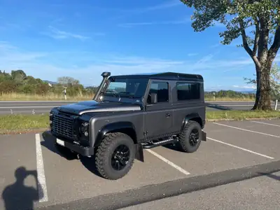 Land Rover Defender 2.2 TD4 SW Legend — Robustesse légendaire et équipements premium — Außenansicht