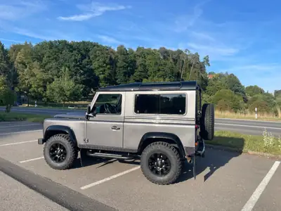 Land Rover Defender 2.2 TD4 SW Legend — Robustesse légendaire et équipements premium — Innenraum