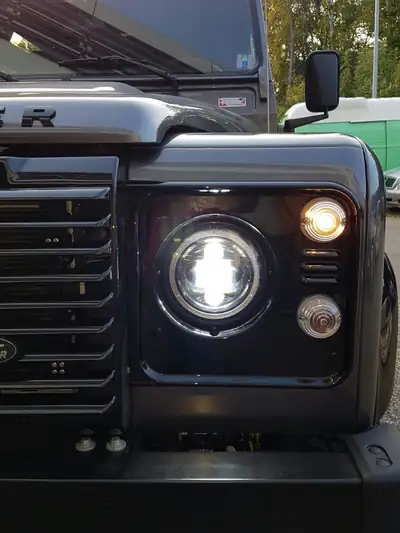 Land Rover Defender 2.2 TD4 SW Legend — Robustesse légendaire et équipements premium — Miniatur 7