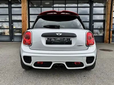 MINI Cooper S JCW 2016 — Performance sportive et équipements premium — interior