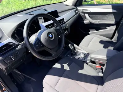 BMW X1 xDrive 20i Essential Edition — SUV polyvalent, 29 800 km seulement — Armaturenbrett