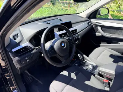 BMW X1 xDrive 20i Essential Edition — SUV polyvalent, 29 800 km seulement — Innenraum