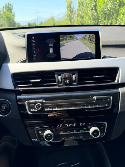 BMW X1 xDrive 20i Essential Edition — SUV polyvalent, 29 800 km seulement — Miniatur 11