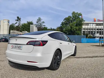 Tesla Model 3 Performance — Électrique haute performance, 58 000 km seulement — interior