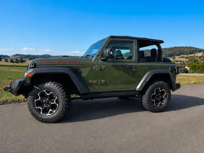 Jeep Wrangler Rubicon 2.0 Turbo 2024 — SUV 4x4 préparé avec seilwinde et accessoires off-road premium — détail