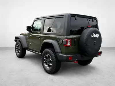 Jeep Wrangler Rubicon 2.0 Turbo 2024 — SUV 4x4 préparé avec seilwinde et accessoires off-road premium — intérieur