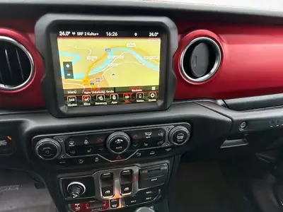 Jeep Wrangler Rubicon 2.0 Turbo 2024 — SUV 4x4 préparé avec seilwinde et accessoires off-road premium — Miniature 13